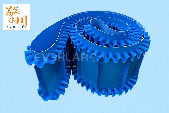 藍(lán)色啞光PU輸送帶加擋板裙邊導(dǎo)條食品級(jí)自動(dòng)化生產(chǎn)線定制提升機(jī)工業(yè)皮帶