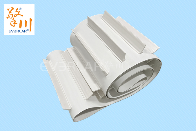 食品級(jí)白色PU輸送帶加擋板防滑落耐磨食品包裝分揀線(xiàn)傳送帶定制