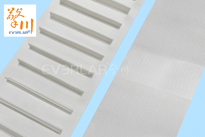 食品級(jí)白色PU輸送帶加擋板防滑落耐磨食品包裝分揀線(xiàn)傳送帶定制